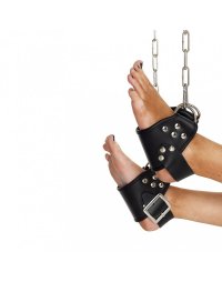 Menottes de pieds suspendues pour des expériences intenses